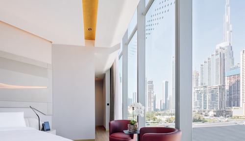 Beyond ME + Suite with Burj Khalifa View and Jacuzzi