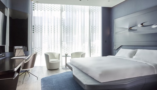 Suite (Ultimate ME with Jacuzzi)