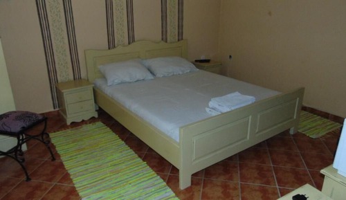 Habitación Confort con 2 camas individuales, baño compartido