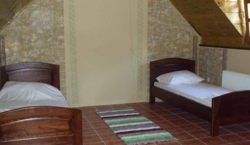Habitación Confort con 2 camas individuales, baño compartido