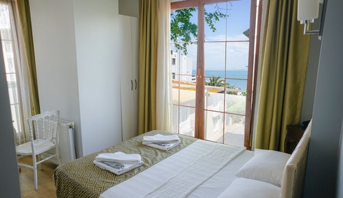 Standart Deniz Manzarali Oda