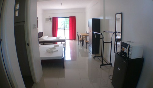 Estudio Deluxe, 2 camas de matrimonio, cocina básica, vistas a la ciudad