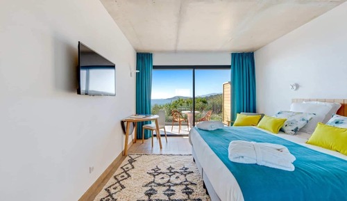 Habitación doble superior, 1 cama de matrimonio con sofá cama, no fumadores, vistas al mar