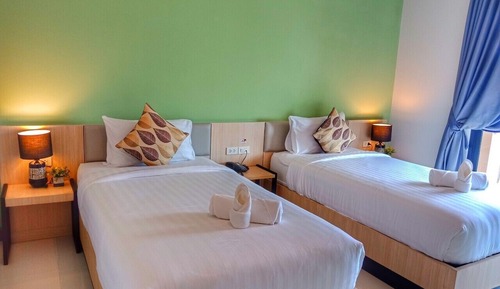 Habitación básica con 2 camas individuales