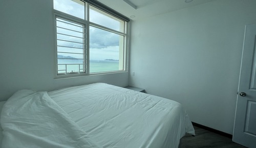 Apartamento City, 4 habitaciones, balcón, mirando al mar