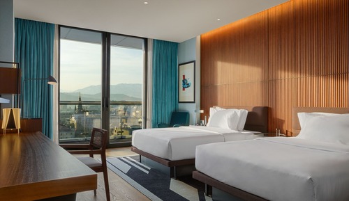 Habitación Deluxe, 2 camas de matrimonio, balcón, vistas a la ciudad