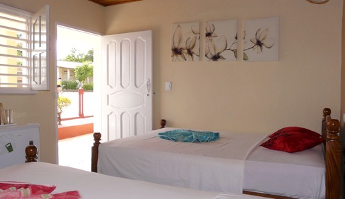 Habitación básica doble, 2 camas dobles, accesible para personas con discapacidad