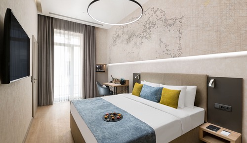 Superior room with French balcony