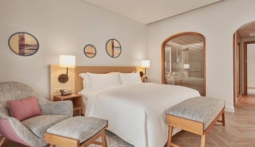 Habitación superior, 1 cama de matrimonio grande, vistas al jardín
