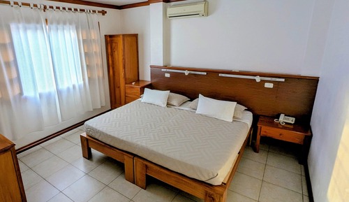 Habitación estándar doble, 1 cama de matrimonio grande, baño privado