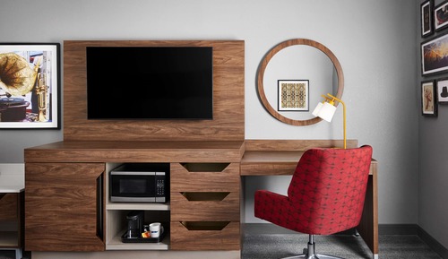 Habitación, 1 cama de matrimonio grande con sofá cama, frigorífico y microondas