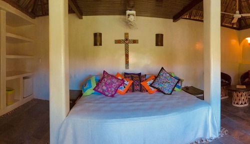 Habitación Confort, 1 cama de matrimonio grande, vistas a la piscina, junto a la piscina
