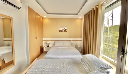 Habitación triple Deluxe, balcón