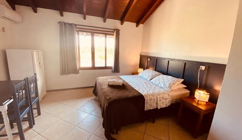 Room (12)