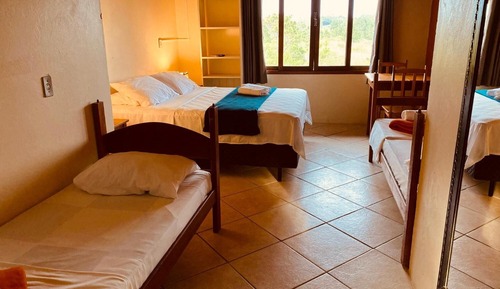 Room (8)