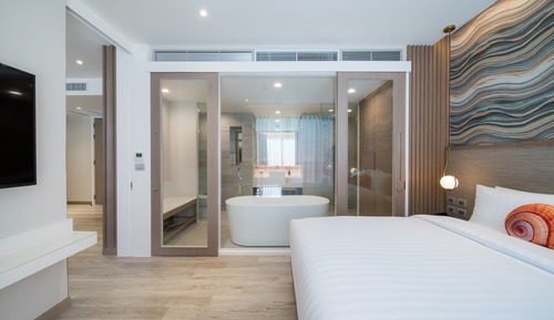 Corner Suite Room