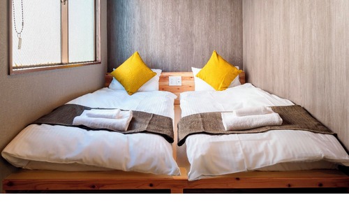 Habitación básica con 1 cama doble o 2 individuales (Hollywood shared shower)