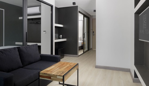 Ático exclusivo, 2 habitaciones, no fumadores, vistas a la piscina