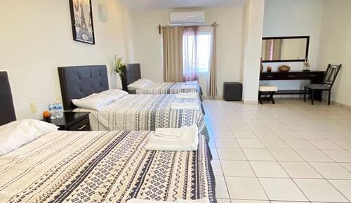Habitación triple (Room 10)