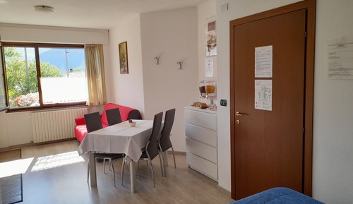 Estudio familiar, cocina, en la zona del jardín