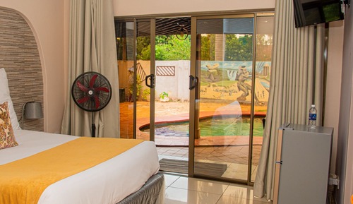 Habitación exclusiva doble, 1 cama de matrimonio, no fumadores, vistas a la piscina