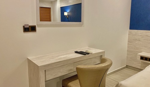 Standard Deluxe Room (Excludes Window Access)