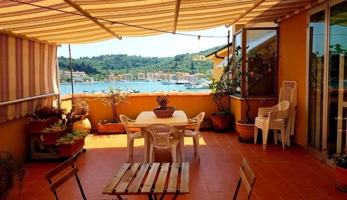 Apartamento, 3 habitaciones, patio, vistas al mar