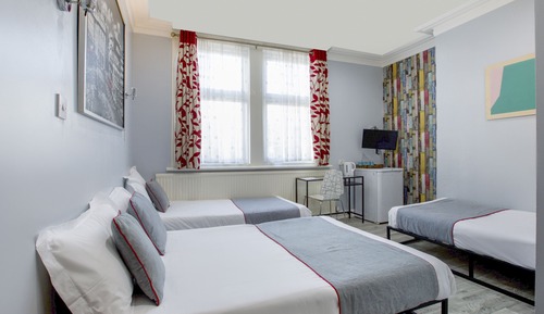 Habitación cuádruple estándar, varias camas