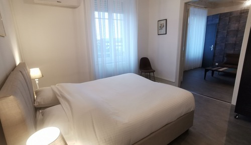 Suite (7)