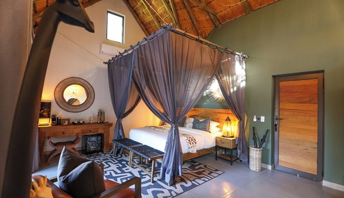 Honeymoon Suite