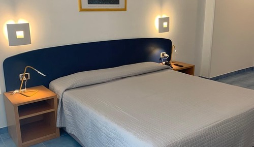 Apartamento superior (Apartment with window)