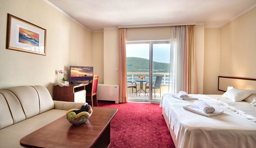 Habitación triple, balcón, vistas al mar