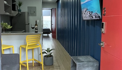 Apartamento familiar, 1 cama full con sofá cama, cocina, vistas a la ciudad