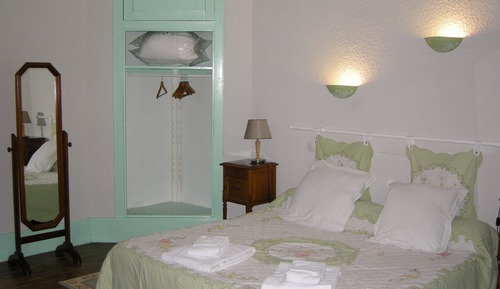 Habitación básica con 1 cama doble o 2 individuales, 1 habitación, no fumadores (Emeraude)