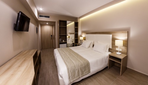 Habitación superior con 1 cama doble o 2 individuales