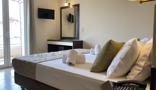 Apartamento, 2 habitaciones, vistas parciales al mar