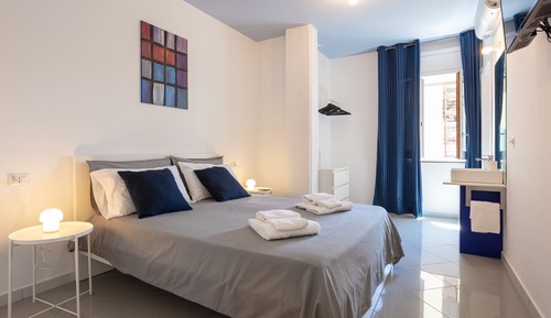 Habitación, vistas a la ciudad (Room 05)