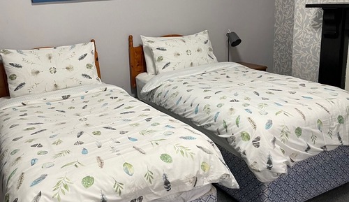 Room 1- Twin En-suite
