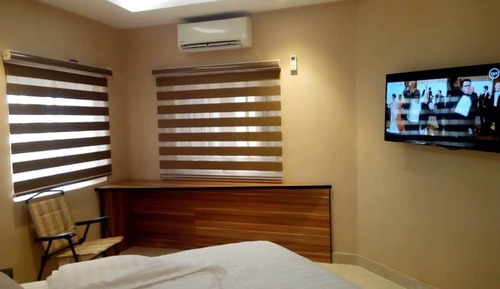Habitación Royal, 1 cama de matrimonio grande, fumadores, en la zona del patio