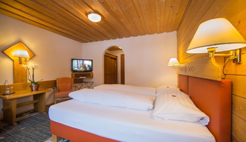 Habitación superior con 1 cama doble o 2 individuales