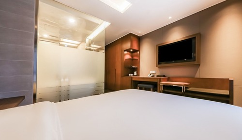 Standard Double Room(Flooring) (Breakfast 15000KRW per person, contact Front Desk, last order 21:00)