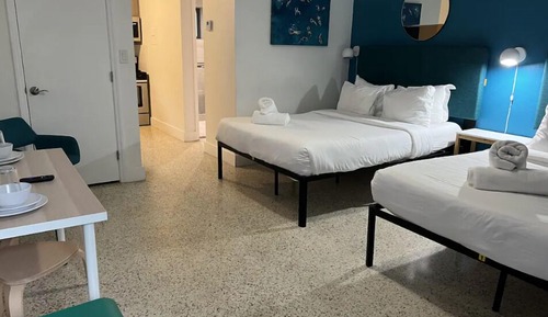 Estudio clásico, 2 camas de matrimonio, vistas a la ciudad