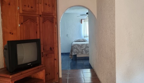 Habitación básica con 2 camas individuales