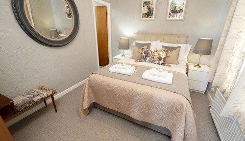 Deluxe Apartment, Ensuite, City View (Ground Floor Apartment 3)