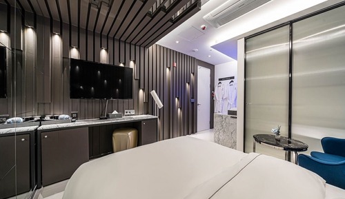 Run Of House(Randomly assigned upon check-in : Standard or Deluxe or Semi Suite) / No Parking