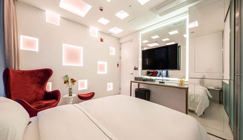 Deluxe Double Room (Netflix/ Youtube Available on TV)