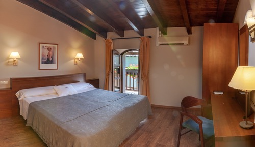 Habitación Confort con 1 cama doble o 2 individuales, vistas a la montaña