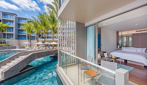 Pool-Access Comfy Room