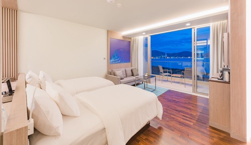 Grand Ocean Room