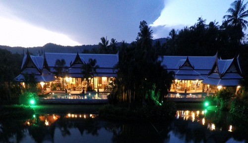 Both villas using all 8 bedrooms for 16 Adults
